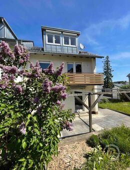 Haus mit Garten - Blumen sind auch schon da, nur den Rasen müssen Sie selbst mähen. - Hemmingen (Baden-Württemberg)