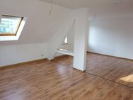 helle, freundliche 3 Raum DG-Wohnung - Fraureuth