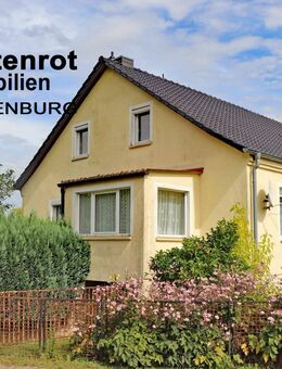 WOHNEN AUF EINER EBENE MIT WEITEREN ZIMMERN UND AUSBAURESERVE IM DACHGESCHOSS, KELLER UND GARAGE - Friedland (Mecklenburg-Vorpommern)