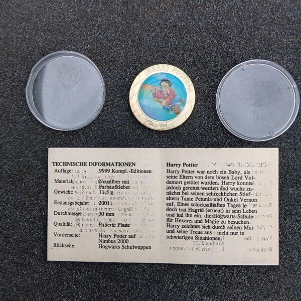 Farb-Medaille Hogwarts-Harry Potter auf Nimbus 2000 - Kolkwitz