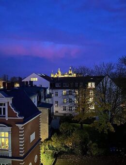 Mecklenburgstraße * 2-Zimmer-Dachgeschoss-Wohnung mit Küchenzeile und Badewanne, 3. OG * - Schwerin