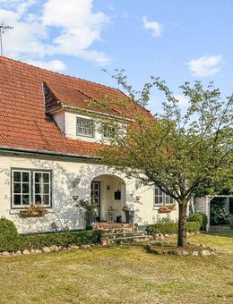Reiterhof mit Reithalle, Außenreitplatz und Wohnhaus mit Einliegerwohnung in Bötersen - Bötersen