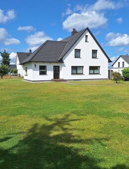 Einfamilienhaus mit großem Grundstück und Nebengelass in Wassernähe in Greifswald-Ladebow - Greifswald