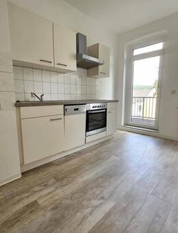 Tolle Wohnung mit Einbauküche und Balkon - Aue