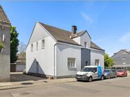 Viel Platz für Ihre Ideen - Zweifamilienhaus mit Charakter und 4 Garagen in Essen - Essen