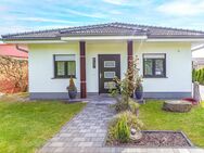 Neuwertiger EFH-Bungalow in Zehdenick: Bj.2018, 3 Zi.,Bad, Fußb.hzg, Kaminofen, Garage, 925 m² Grdst - Zehdenick