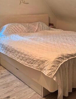 Bett mit gepolsterten Kopfteil und Bettkasten - Saarbrücken