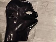 Schwarze Latexmaske Größe M - Sonneberg