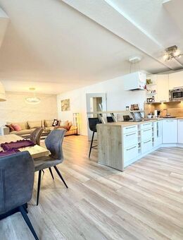 Großzügige 3,5-Zimmer-Dachgeschosswohnung mit Balkon, zwei Bädern und Ausbaupotenzial im Dachboden - Velbert