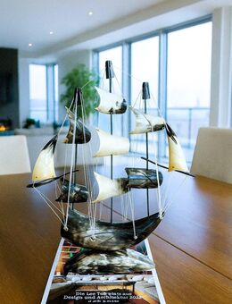 Maritime Deko XL Segelschiff Bullenhorn poliert bull horn sailing ship Sail Amsterdam 2025 - Meinerzhagen