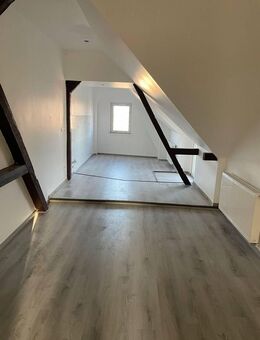Viel Platz und frisch renoviert - Großzügige Dachgeschosswohnung ab sofort - Lützen