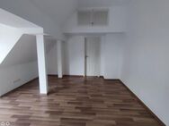 Schöne 2,5-Raum - Dachgeschosswohnung mit Balkon | ruhige Lage - Bitterfeld-Wolfen Holzweißig