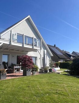 Moderne Erdgeschosswohnung mit traumhaftem Weitblick und Garten in Bielefeld-Theesen - Bielefeld