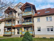 2 Monate kaltmietfrei & praktisch im EG: 2 Zimmer mit offener Küche und Holzbalkon - Halberstadt