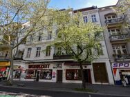 IDYLLISCH IM HINTERHAUS: 2-ZIMMER-ALTBAU MIT WEITBLICK & BALKON IM 4.OG OHNE AUFZUG - PROVISIONSFREI - Berlin