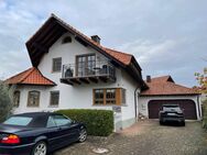 Sehr gepflegtes Einfamilienhaus mit Doppelgarage, PKW-Stellplätzen und Gartenbereich - Endingen (Kaiserstuhl)