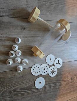 Spritzbehälter mit verschiedenen Aufsätzen zum Backen und dekorieren - Berlin