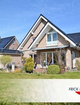 Großes Einfamilienhaus mit Großgarage und Vollkeller in Feldrandlage - Bad Schwartau