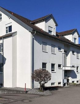Lichtdurchflutete Eigentumswohnung mit Balkon und Garage in gepflegter Wohnanlage - Eschenbach