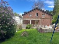 Denkmalgeschütztes Zweifamilienhaus mit großzügigem Garten, großer Terrasse und Garage zu verkaufen in Werdohl-Bärenstein - Werdohl