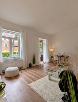 Großzügige Erdgeschosswohnung mit Balkon, Garten, Stellplatz & Garage. - Stade (Hansestadt)