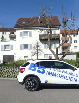 Eine Liebe fürs Leben! Wohnhaus mit schönem Baustil, drei Garagen und viel Grünfläche in sonniger Lage. - Sigmaringen