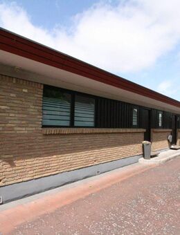 Gepflegter Winkelbungalow mit Garage und Wintergarten - Rastede