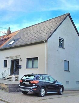 Schickes Wohnhaus mit 2 Kinderzimmer, Wintergarten, pflegeleichtem Garten, Autoabstellplätzen und Garage,St. Ingbert SÜD - Sankt Ingbert