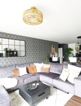 Exlusive neuwertige 3 Zi-Penthouse Wohnung, Einbauküche, Tiefgaragen- und Außenstellplatz - Crailsheim