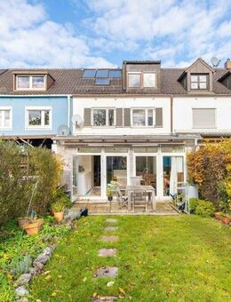 Reihenmittelhaus mit 5,5 Zimmern, Wintergarten, Dachausbau und Garage - München