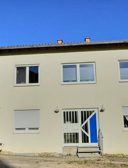 Kapitalanlage in Lummerschied: 3 vermietete Wohnungen im rechten Haushälftenteil zu verkaufen - Heusweiler