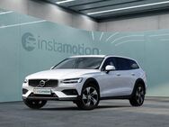 Volvo V60, 9.2 Cross Country (0018->) Plus AWD, Jahr 2023 - München