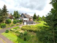 Ruhig gelegenes, freistehendes Haus mit überdachter Terrasse, Balkon, Garten und Garage in Hallschlag - Hallschlag