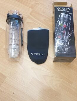 Trinkflasche mit Einsatz für Obst & Gemüse (Opard Polar Edition) - Wiesbaden