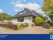 Hochwertig saniertes Zweifamilienhaus inkl. Einbauküche in ruhiger Lage von Halstenbek - Halstenbek
