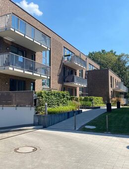 Modern und grün gelegen! 2-Zimmerwohnung (Neubaucharakter) mit großem Südwestbalkon in zentraler, aber ruhiger Lage von Hamburg-Eißendorf! - Hamburg