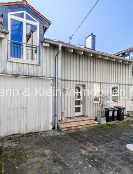 Familienparadies in Frankfurt-Zeilsheim: Charmantes Zweifamilienhaus mit modernem Komfort und Garten - Frankfurt (Main)