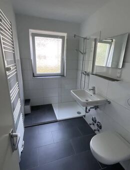 Erdgeschoss-Wohnung frei! ~ neuer Laminatboden und modernes Duschbad ~ - Gütersloh