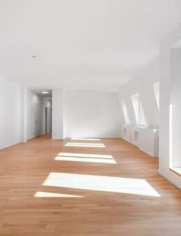 Baden im Licht: Ihr Refugium im ausgebauten Dachgeschoss mit Terrasse - Berlin