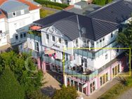 Neuwertige Ferienwohnung mit Aufzug, großem Balkon mit Blick ins Grüne direkt in der Flaniermeile. - Zingst (Ostseebad)