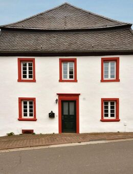Wenn Sie nicht länger "Living in a Box" wollen: Ihr Haus steht in Farschweiler in der Hauptstraße 17 - Farschweiler
