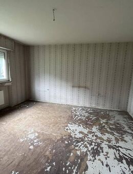 Sanierungsobjekt in SW-Bergl mit bestehender Zahlungspflicht gegenüber der WEG zu verkaufen! - Schweinfurt