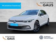 VW Golf, 2.0 TDI VIII Life, Jahr 2023 - Bielefeld