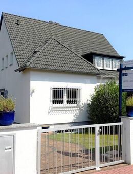 VON POLL BAD HOMBURG: Freistehendes Einfamilienhaus in bester Wohnlage Nähe Tannenwald - Bad Homburg (Höhe)