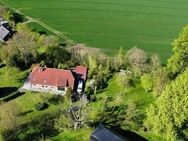 Romantisches Bauernhaus mit großem, idyllischen Grundstück plus Bauland in Ostseenähe - Grömitz