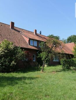 Leben in Gemeinschaft: Idyllisches Hofgrundstück unter Eichen - ein Ort, an dem Jung und Alt voneinander profitieren und miteinander wohnen - Maasen
