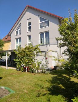 Top gepflegte, ansprechende und großzügige DHH mit Garten und Carport - Mering