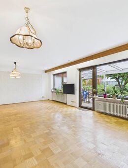 Familienhaus mit Charme, Garage & viel Freiraum - Stein (Bayern)