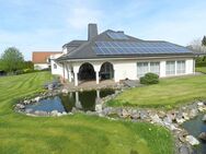 Kempfeld: Hochwertige Landhaus-Villa mit Pool und Koi-Teich in sonniger, ruhiger Lage! - Idar-Oberstein