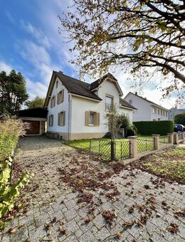 Seltenes Angebot: Zentral gelegenes Einfamilienhaus mit attraktivem Grundstück - Jestetten